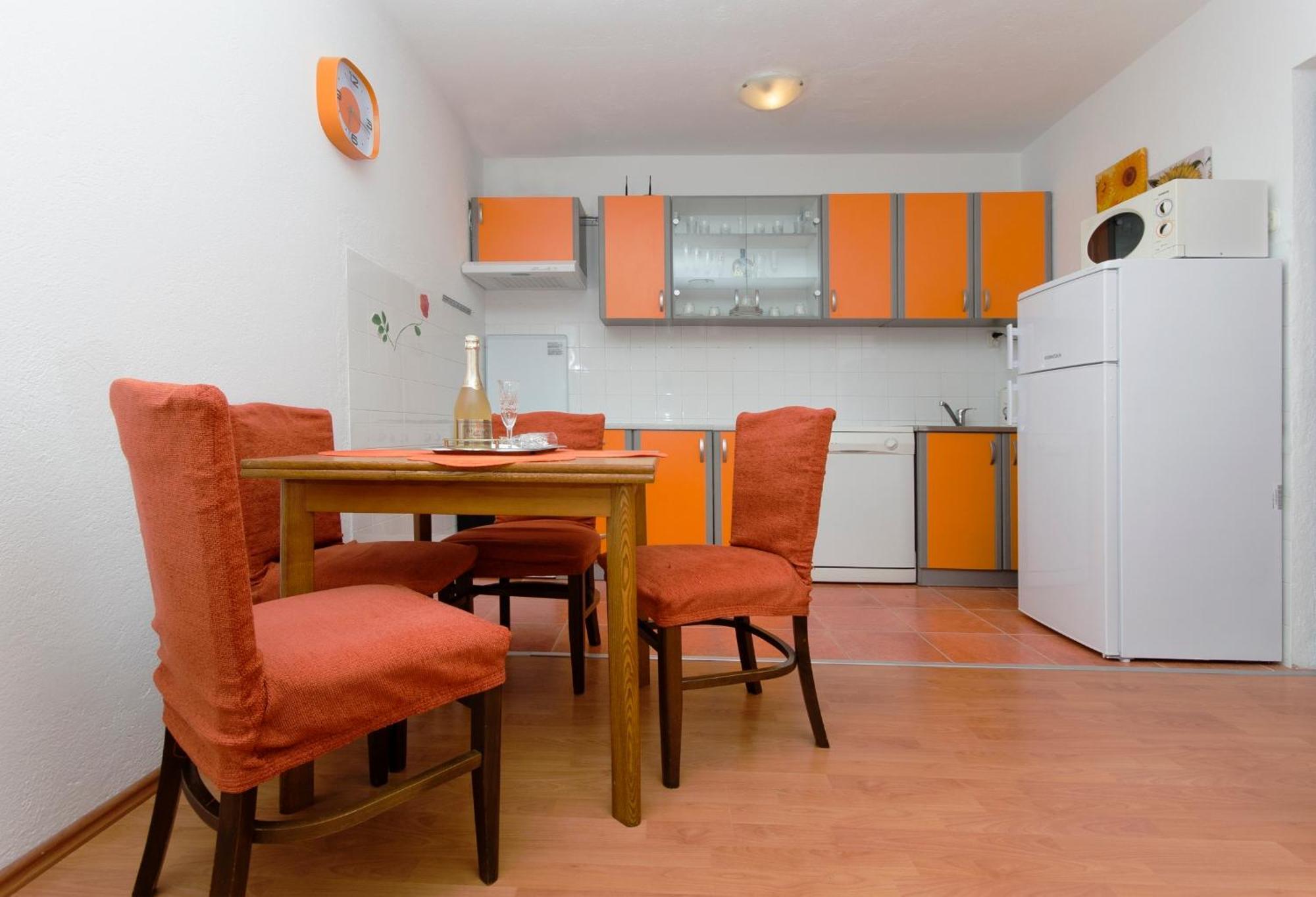 City Apartments Nada Макарська Номер фото