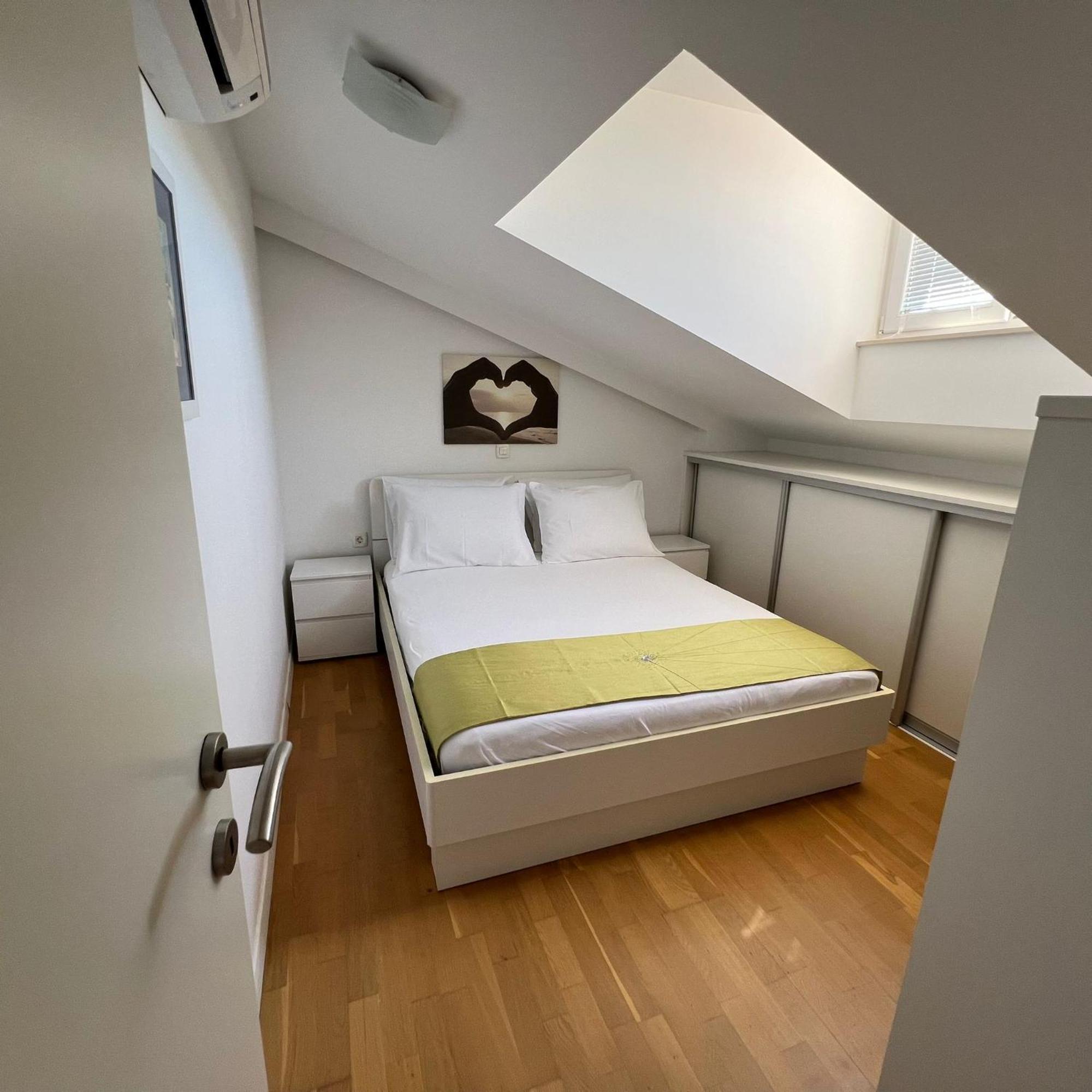 City Apartments Nada Макарська Екстер'єр фото