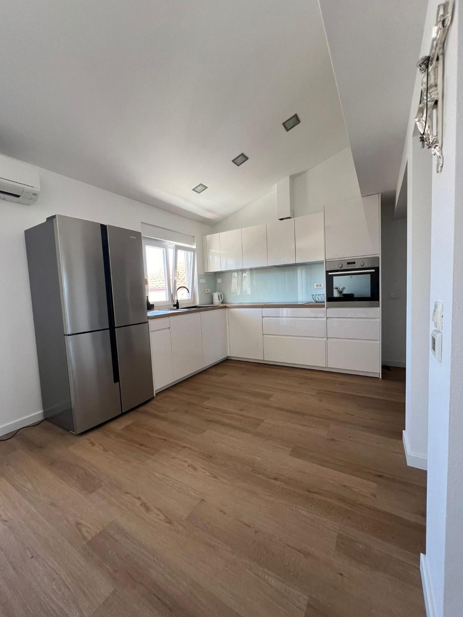 City Apartments Nada Макарська Екстер'єр фото